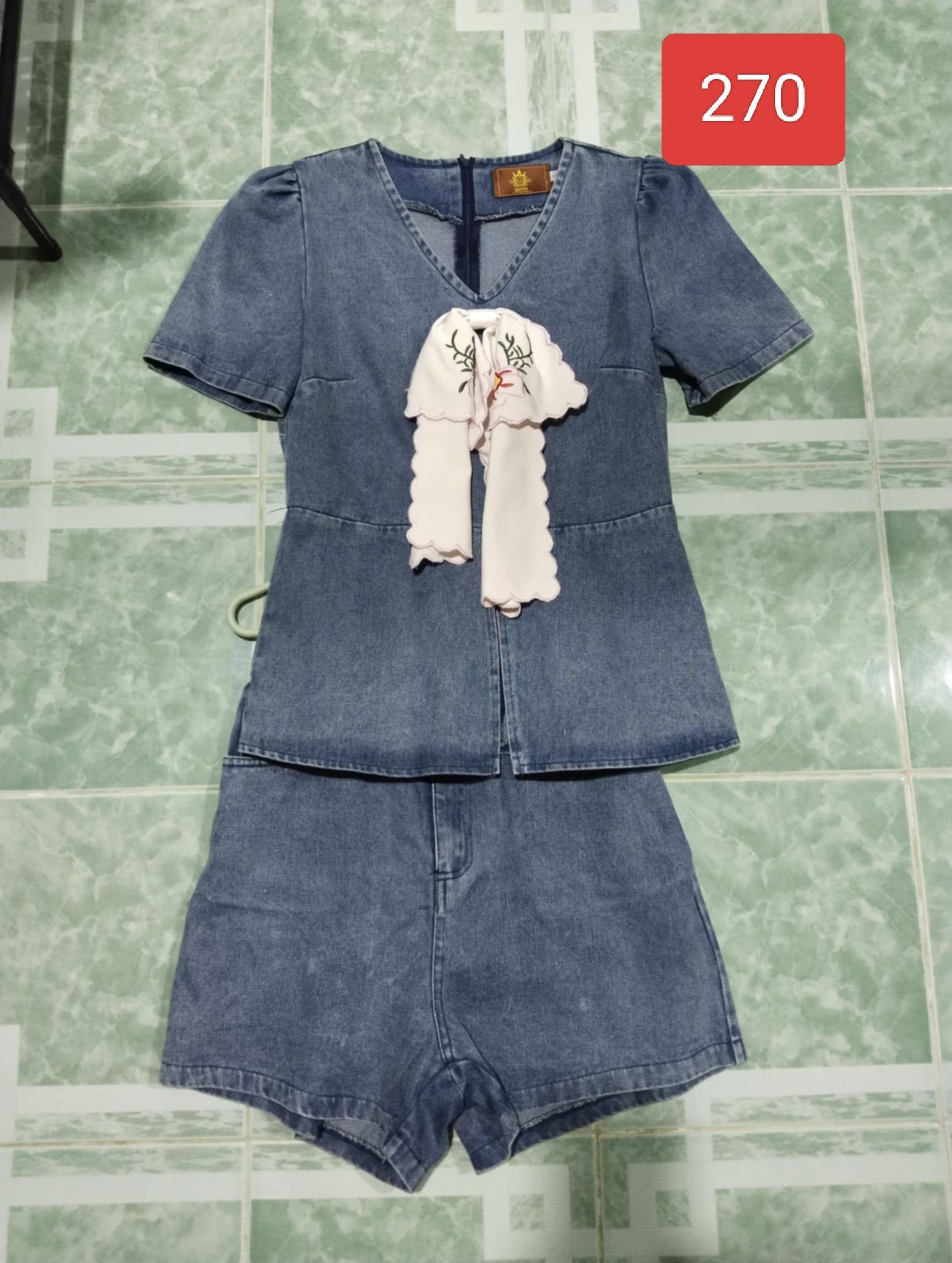 เสื้อผ้า (1/10)